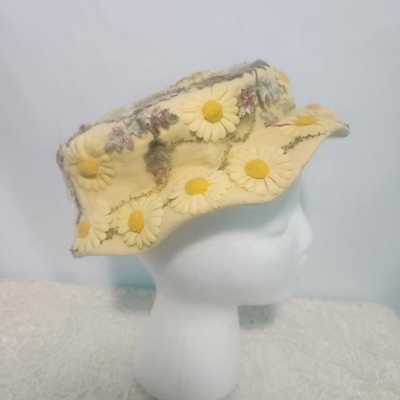 Vintage 1950s/1960s Yellow Floral Net Cocktail Garden Party Hat.